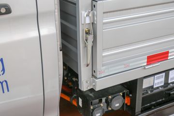 ������Խ��X3 PLUS EV 3.7T 3.6�׵��Ŵ��綯����΢��55.7kWhͼƬ