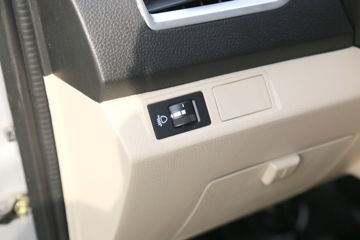 ������Խ �±�T3 ������ 1.6L ���� 122���� 3.04�׵�����ʽ΢��(��̥)(SC5031XXYTMD6B1)ͼƬ