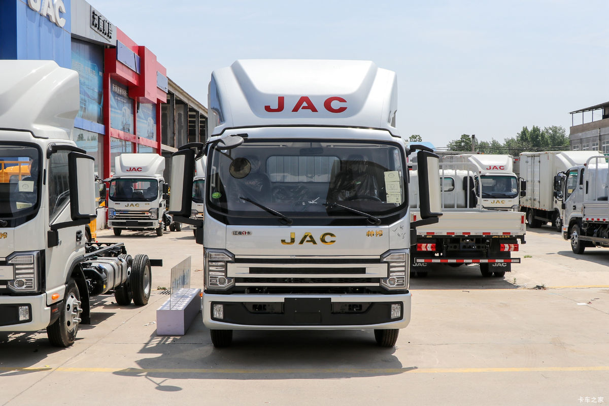 江淮帅铃S9 2.5L柴油 185马力 法士特10档 3.85米排半仓栅式轻卡