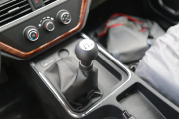 ������Խ��D5 PLUS ������ 2.0L 122���� CNG 3.95�׵�������С��(����)(SC1031UFD61CNG)ͼƬ