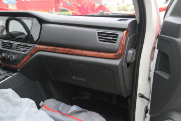 ������Խ��D5 PLUS ������ 2.0L 122���� CNG 3.935�׵�����ʽС��(SC5031XXYUFD61CNG)ͼƬ