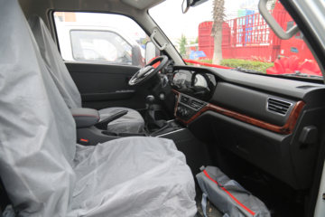 ������Խ��D5 PLUS ������ 2.0L 122���� CNG 3.935�׵�����ʽС��(SC5031XXYUFD61CNG)ͼƬ