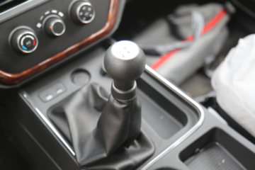 ������Խ��D5 PLUS ������ 2.0L 122���� CNG 3.935�׵�����ʽС��(SC5031XXYUFD61CNG)ͼƬ