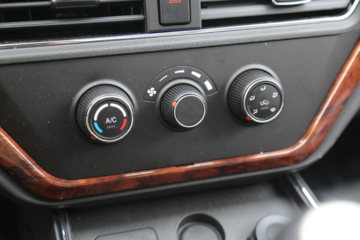 ������Խ��D5 PLUS ������ 2.0L 122���� CNG 3.935�׵�����ʽС��(SC5031XXYUFD61CNG)ͼƬ