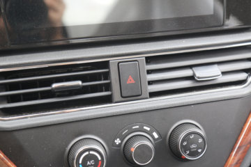 ������Խ��D5 PLUS ������ 2.0L 122���� CNG 3.935�׵�����ʽС��(SC5031XXYUFD61CNG)ͼƬ