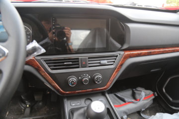 ������Խ��D5 PLUS ������ 2.0L 122���� CNG 3.935�׵�����ʽС��(SC5031XXYUFD61CNG)ͼƬ