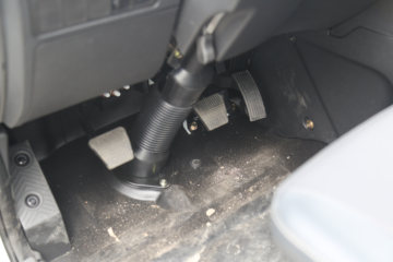 ������Խ��D5 PLUS ������ 2.0L 122���� CNG 3.935�׵�����ʽС��(SC5031XXYUFD61CNG)ͼƬ