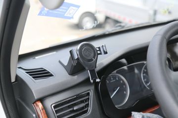 ������Խ��D5 PLUS ������ 2.0L 122���� CNG 3.05��˫������С��ͼƬ