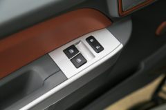 大运 祥龙 EX5r 4.5T 4.12米单排插电式增程混合动力仓栅式轻卡(CGC5046CCYBSHEV734F)17.52kWh