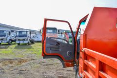 东风 福瑞卡W15 102马力 4X2 3.05米自卸车(红色)