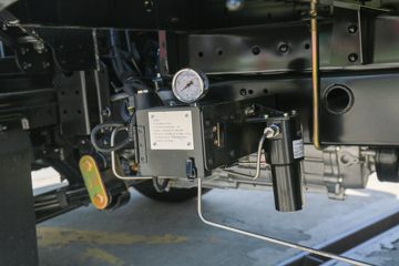 ���� ����������K6 ������ 2.0L 127���� CNG 4.17�׵��������Ῠ(EQ1030S3TNE)ͼƬ