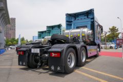 青岛解放 鹰途 商务舱 600马力 6X4 LNG自动档牵引车(一汽解放12档)(CA4257P35K18T1NE6A80)