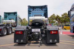 青岛解放 鹰途 商务舱 600马力 6X4 LNG自动档牵引车(一汽解放12档)(CA4257P35K18T1NE6A80)