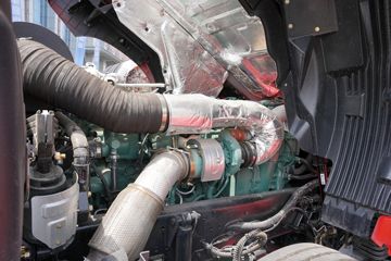 �ൺ��� JH6�ؿ� ����� 600���� 6X4 LNG�Զ���ǣ����(Һ��)(CA4250P25K2T1NE6A81)ͼƬ