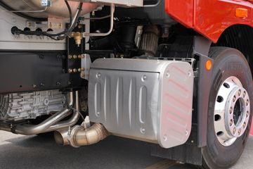 �ൺ��� JH6�ؿ� ����� 600���� 6X4 LNG�Զ���ǣ����(Һ��)(CA4250P25K2T1NE6A81)ͼƬ