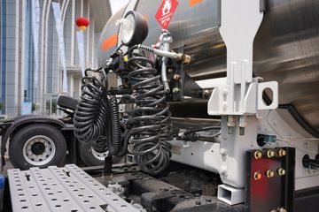 �ൺ��� JH6�ؿ� ����� 600���� 6X4 LNG�Զ���ǣ����(Һ��)(CA4250P25K2T1NE6A81)ͼƬ