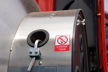 �ൺ��� JH6�ؿ� ����� 600���� 6X4 LNG�Զ���ǣ����(Һ��)(CA4250P25K2T1NE6A81)ͼƬ