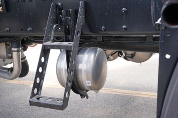 �ൺ��� JH6�ؿ� ����� 600���� 6X4 LNG�Զ���ǣ����(Һ��)(CA4250P25K2T1NE6A81)ͼƬ