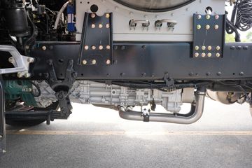 �ൺ��� JH6�ؿ� ����� 600���� 6X4 LNG�Զ���ǣ����(Һ��)(CA4250P25K2T1NE6A81)ͼƬ