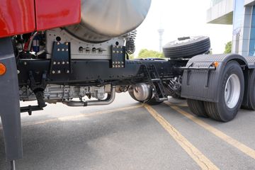 �ൺ��� JH6�ؿ� ����� 600���� 6X4 LNG�Զ���ǣ����(Һ��)(CA4250P25K2T1NE6A81)ͼƬ