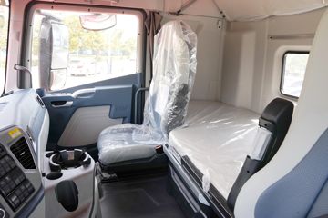 �ൺ��� JH6�ؿ� ����� 600���� 6X4 LNG�Զ���ǣ����(Һ��)(CA4250P25K2T1NE6A81)ͼƬ