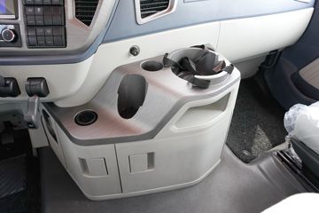 �ൺ��� JH6�ؿ� ����� 600���� 6X4 LNG�Զ���ǣ����(Һ��)(CA4250P25K2T1NE6A81)ͼƬ