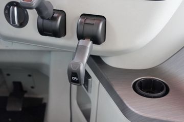 �ൺ��� JH6�ؿ� ����� 600���� 6X4 LNG�Զ���ǣ����(Һ��)(CA4250P25K2T1NE6A81)ͼƬ