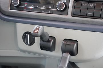 �ൺ��� JH6�ؿ� ����� 600���� 6X4 LNG�Զ���ǣ����(Һ��)(CA4250P25K2T1NE6A81)ͼƬ