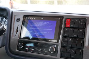 �ൺ��� JH6�ؿ� ����� 600���� 6X4 LNG�Զ���ǣ����(Һ��)(CA4250P25K2T1NE6A81)ͼƬ