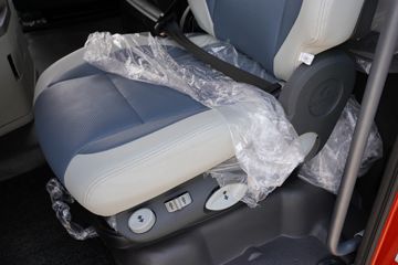 �ൺ��� JH6�ؿ� ����� 600���� 6X4 LNG�Զ���ǣ����(Һ��)(CA4250P25K2T1NE6A81)ͼƬ