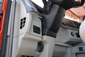 �ൺ��� JH6�ؿ� ����� 600���� 6X4 LNG�Զ���ǣ����(Һ��)(CA4250P25K2T1NE6A81)ͼƬ