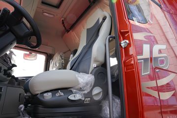 �ൺ��� JH6�ؿ� ����� 600���� 6X4 LNG�Զ���ǣ����(Һ��)(CA4250P25K2T1NE6A81)ͼƬ