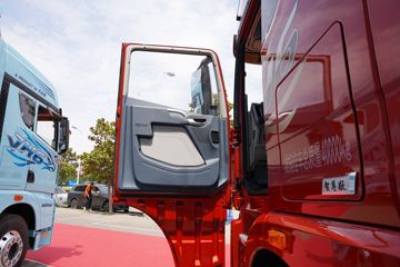 �ൺ��� JH6�ؿ� ����� 600���� 6X4 LNG�Զ���ǣ����(Һ��)(CA4250P25K2T1NE6A81)ͼƬ