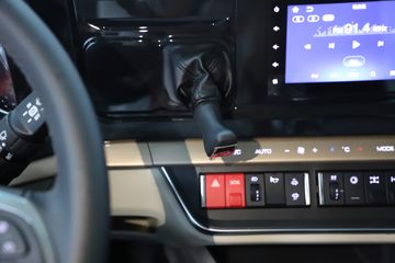 �������� ����HK 460���� 8X4 5.8����ж��(LZ3311H7FC1)ͼƬ