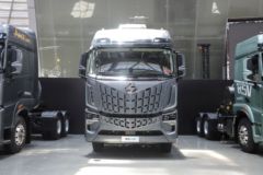 东风柳汽 乘龙HK 680马力 6X4 AMT自动档牵引车