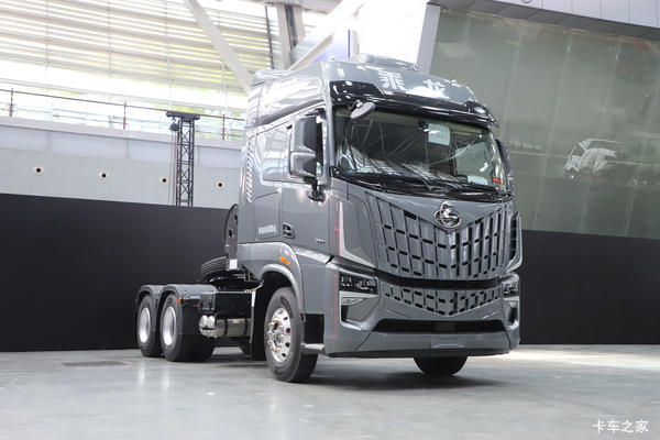 东风柳汽 乘龙HK 580马力 6X4 LNG自动档牵引车(液缓)