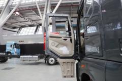 东风柳汽 乘龙HK 580马力 6X4 LNG自动档牵引车(液缓)(LZ4250H7DM1)