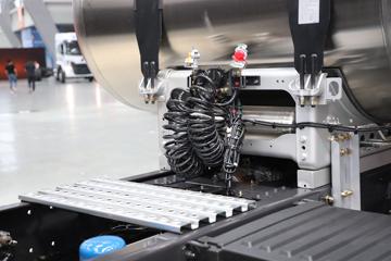 �������� ����HK 580���� 6X4 LNG�Զ���ǣ����(Һ��)ͼƬ