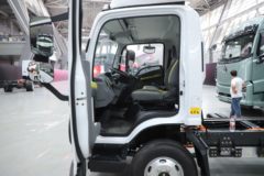东风柳汽 乘龙L2V 翼威 单排纯电动栏板轻卡86.55kWh