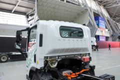 东风柳汽 乘龙L2V 翼威 单排纯电动栏板轻卡86.55kWh