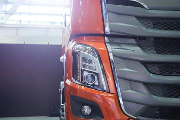 �������� ����H7�ؿ� ½���� 700���� 6X4 AMT�Զ���ǣ����(Һ��)ͼƬ