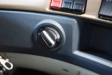 �������� ����H7�ؿ� ½���� 700���� 6X4 AMT�Զ���ǣ����(Һ��)ͼƬ