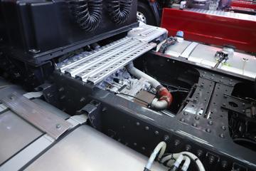 �������� ����H7�ؿ� ½���� 700���� 6X4 AMT�Զ���ǣ����(Һ��)ͼƬ