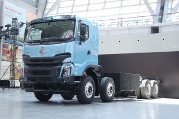 东风柳汽乘龙H7 8X4 8.6米排半纯电动自卸车 国轩高科423.936kWh