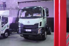 东风柳汽 新乘龙M3 200马力 4X2 4.5米自卸车