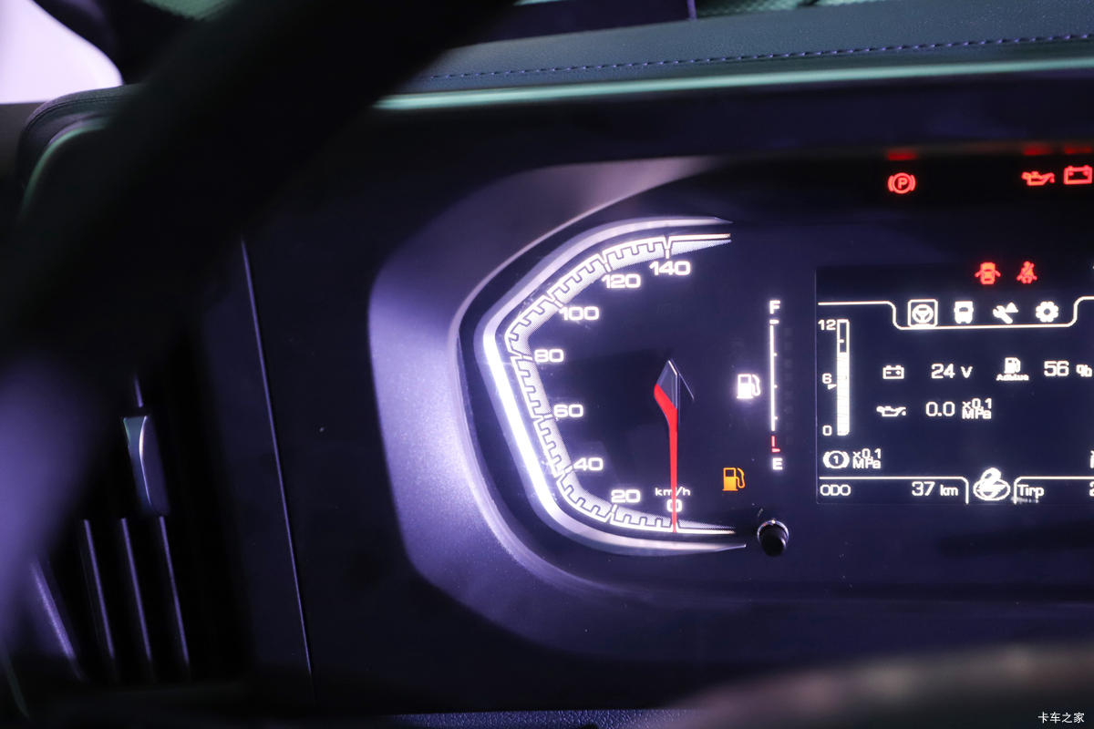  ³M3 200 4X2 4.5жʻ                                               