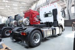 东风柳汽 乘龙H7重卡 480马力 4X2 AMT自动档牵引车(东康12L)(LZ4180H7AC1)