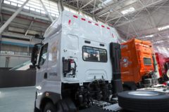 东风柳汽 乘龙H7重卡 480马力 4X2 AMT自动档牵引车(东康12L)(LZ4180H7AC1)