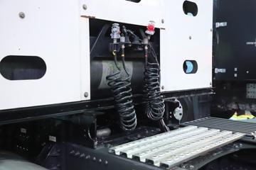 �������� ����H7�ؿ� 570���� 6X4 ˫ȼ��ǣ����ͼƬ