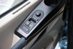 东风柳汽 乘龙H5V 6.9L柴油 330马力 4X2 万里扬10档 AMT自动档 6.8米仓栅式载货车